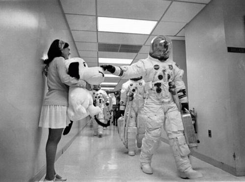 snoopy-with-astronauts.jpg