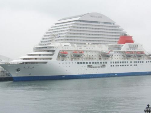 mega-cruise-ship