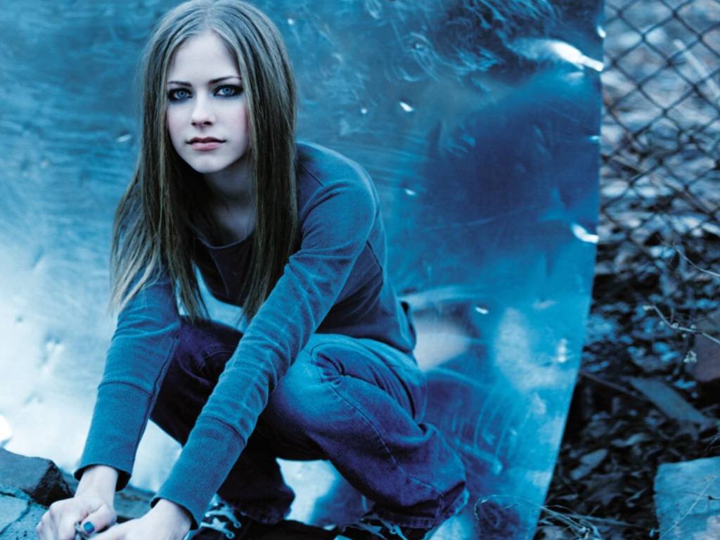 8. Avril Lavigne - wide 8