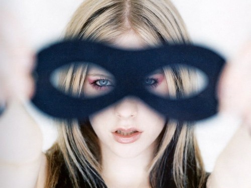Avril Lavigne is masked