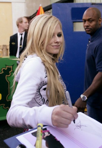 Avril Lavigne Signs An Autograph
