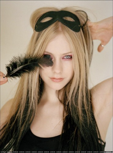 Avril Lavigne sticks a feather in her eye