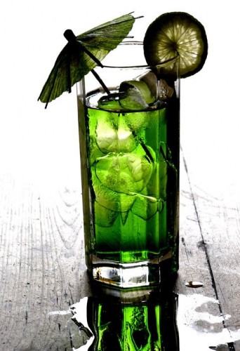green drink with umbrella