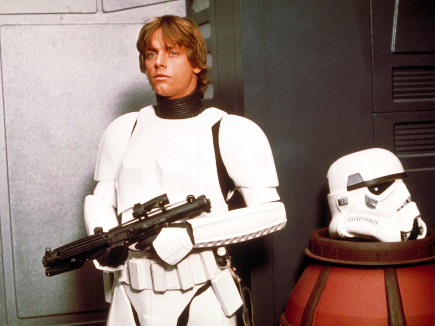 star wars – luke and a beheaded stormtrooper