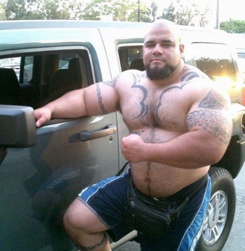 well build tattooed man