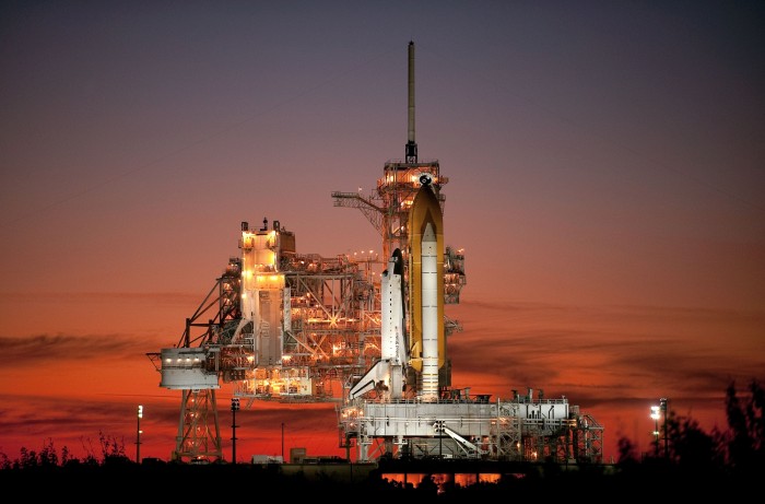 sts129-s sunset space-shuttle atlantis on launch pad wallpaper