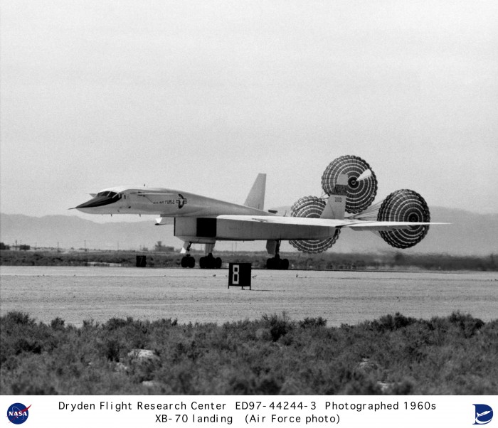 XB-70 Landing