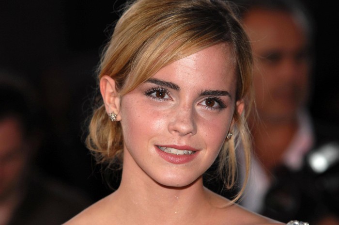 emma watson head tilt wallpaper