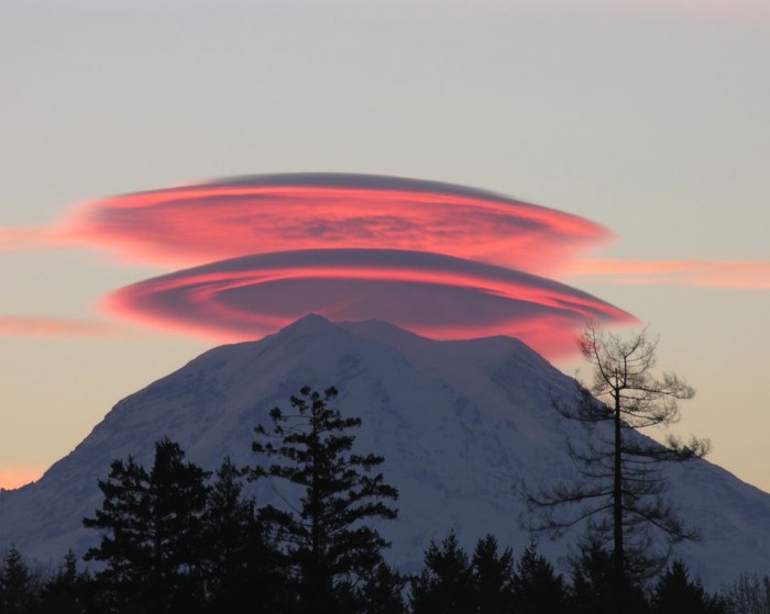 Mt Rainier - pink clouds
