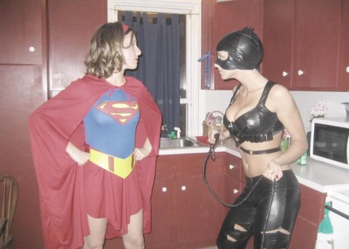 supergirl vs catwoman - kitchen fight