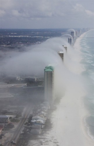 cloud tsunami waves