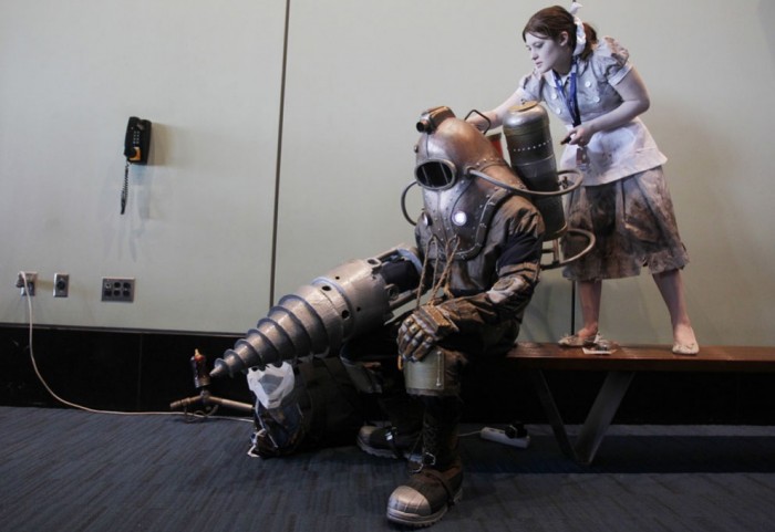 big daddy and little sister cosplayers.jpg