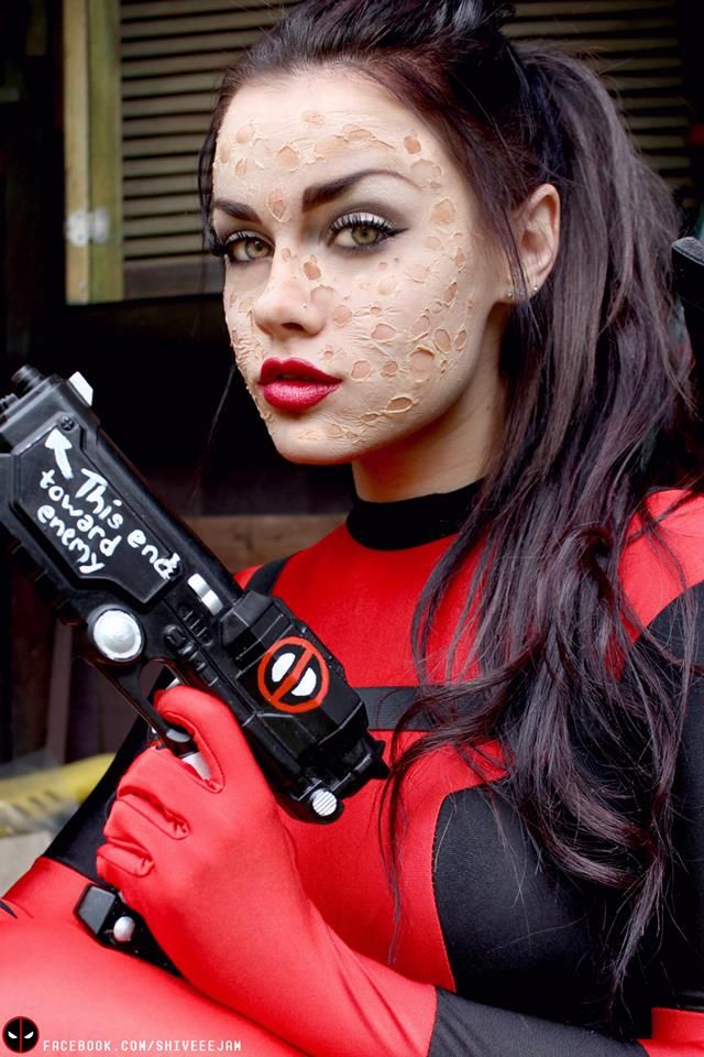 sexy deadpool cosplayer.jpg