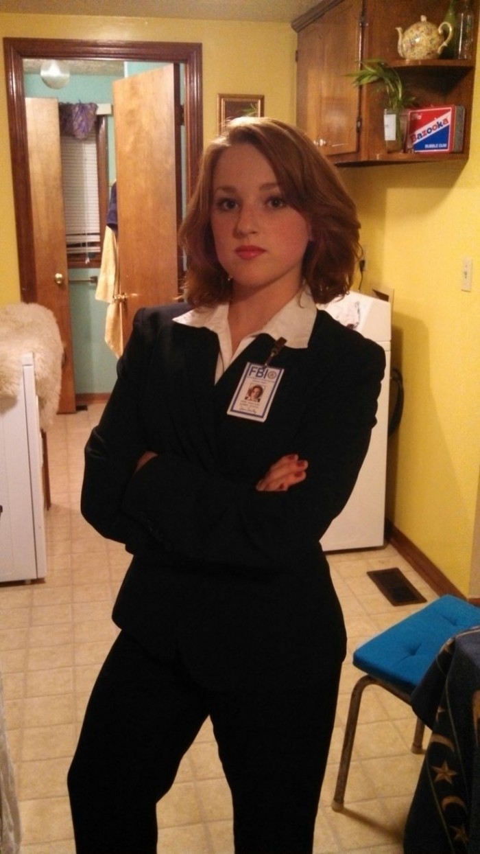 Scully Cosplay.jpg