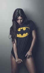 img sexy dc tee batman 150x248 comic girls