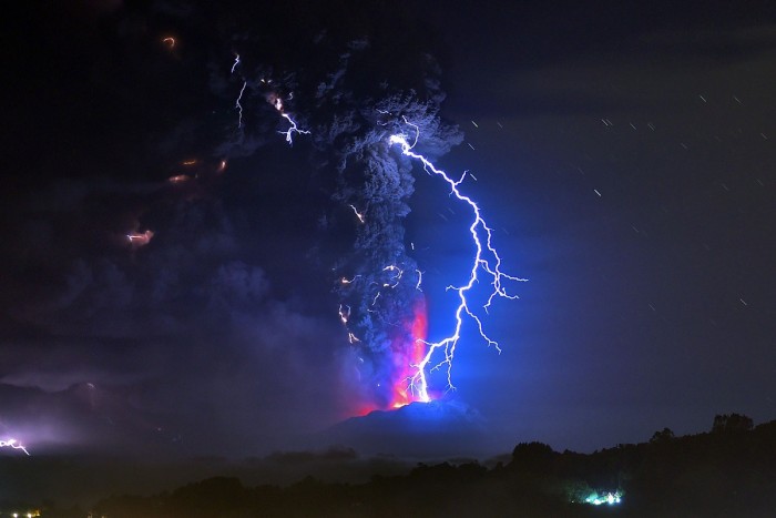Lightning flash captured during the Calbuco Volcano's eruption in Chile.jpg