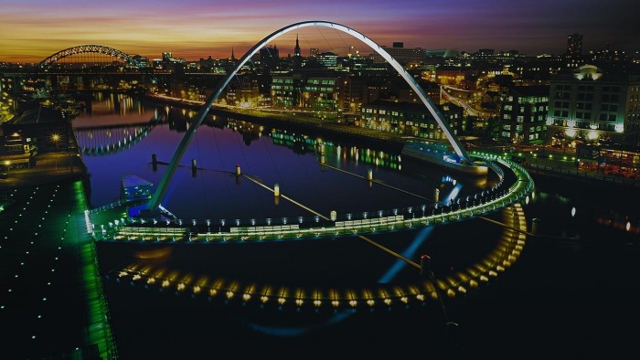 Gateshead Millennium Bridge_.jpg