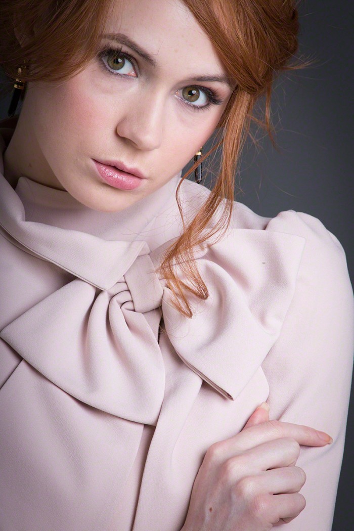 Karen Gillan - Selfie.jpg
