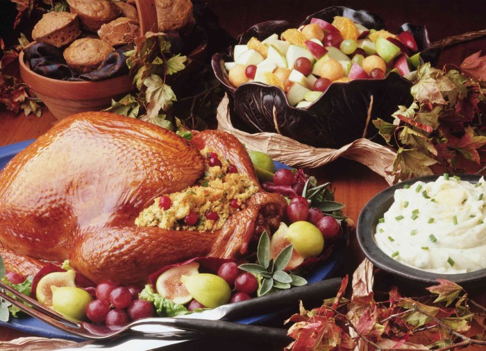 Happy Thanksgiving Wallpaper - Full Fruity Dinner with Leaves.jpg