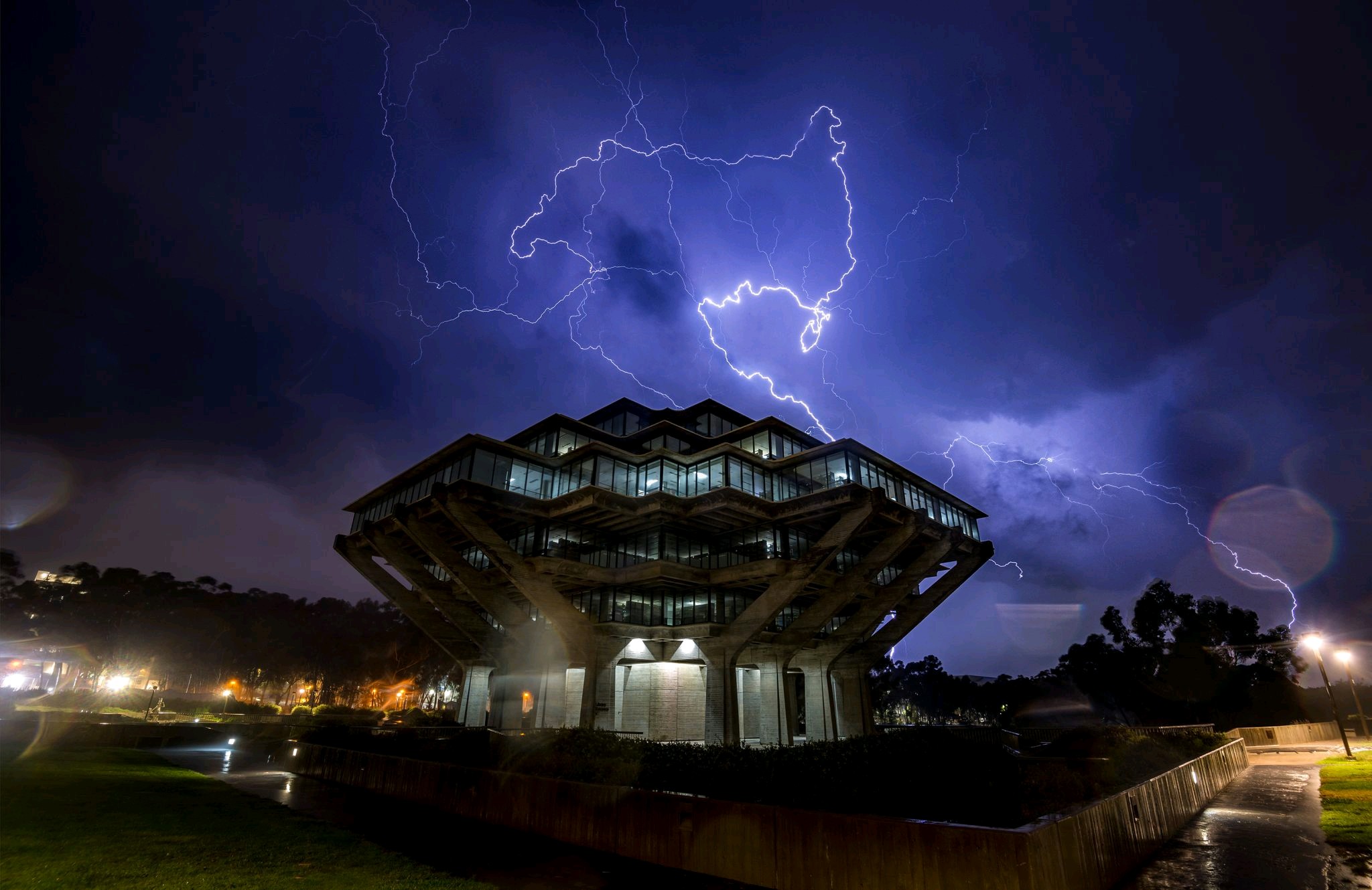 UCSD’s Geisel Library last night during a storm. - MyConfinedSpace