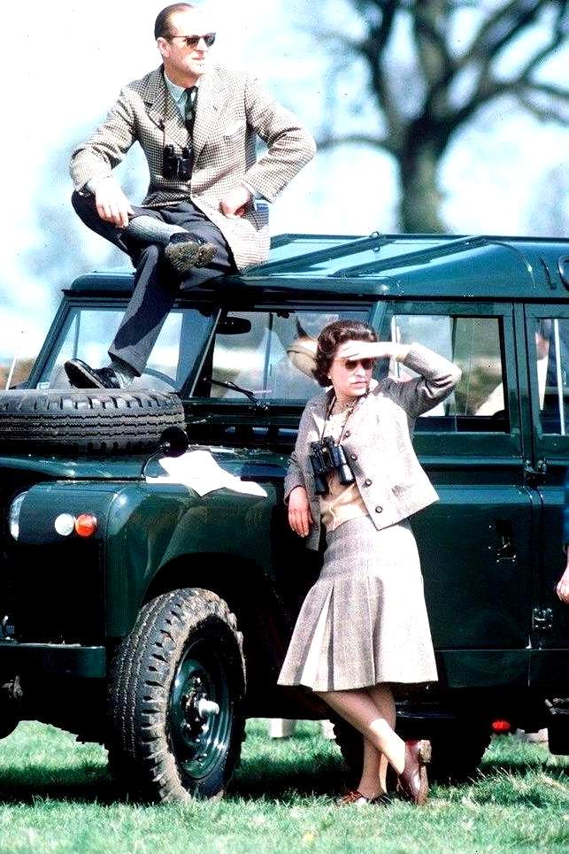 The Queen of England and her husband, the Duke of Edinburgh, at the horse races in 1968, looking classy as hell