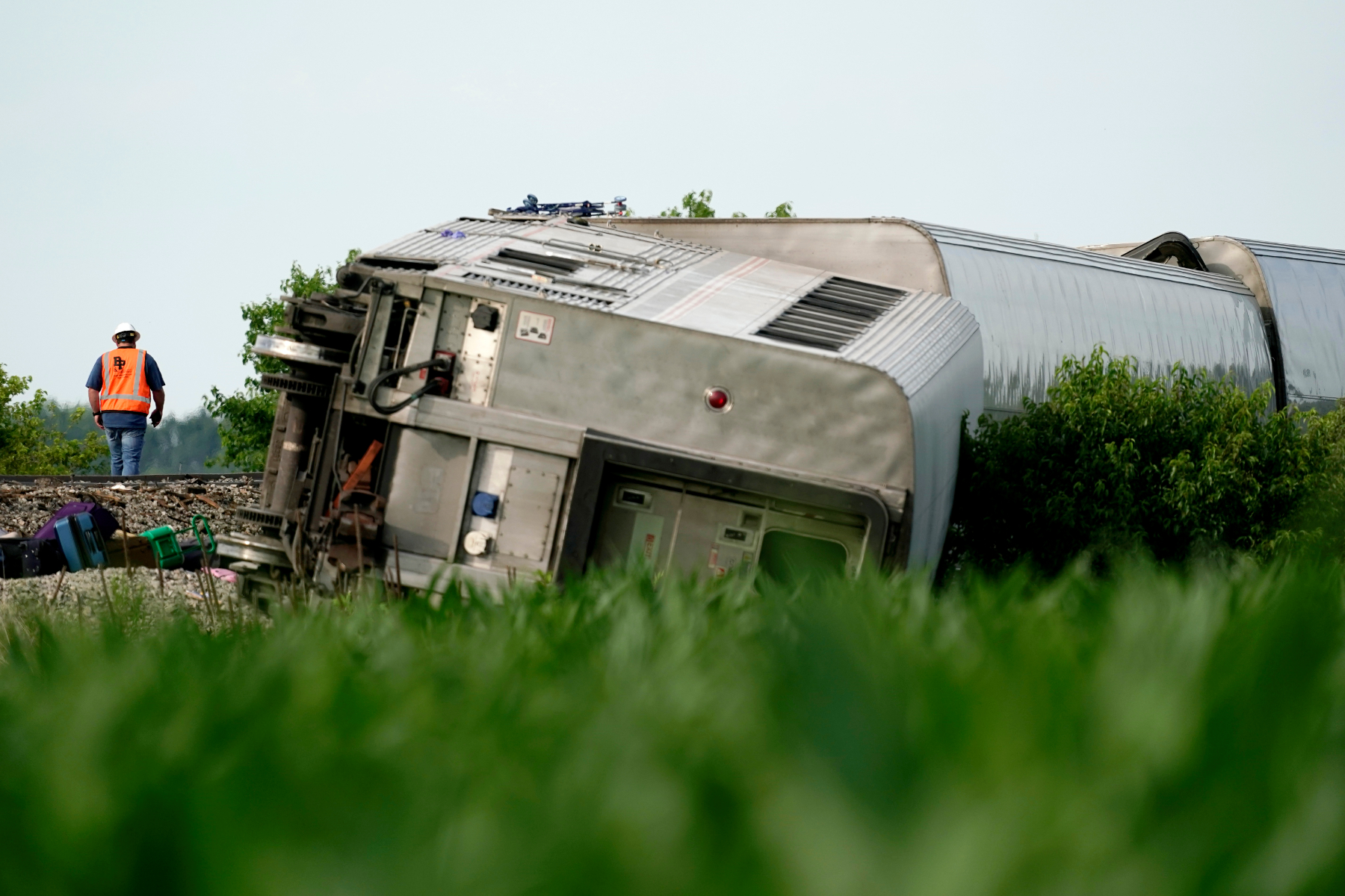 Three Dead, At Least 50 People Injured After Amtrak Train Derails in Missouri