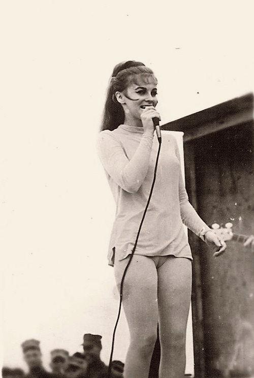 Ann Margret performs at a USO show in Vietnam