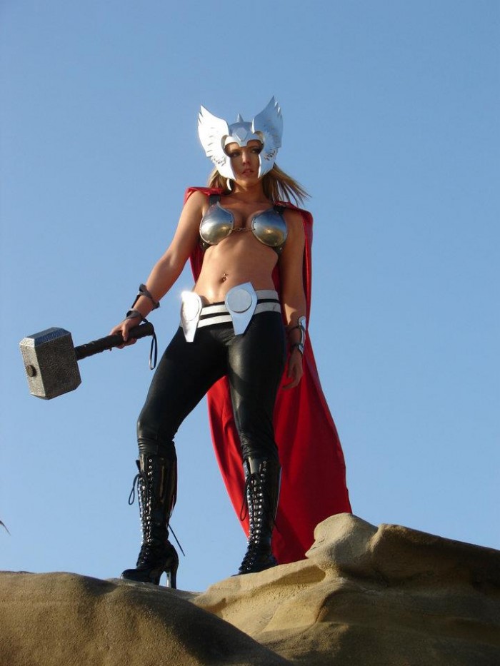 lady-thor-3.jpg (55 KB)