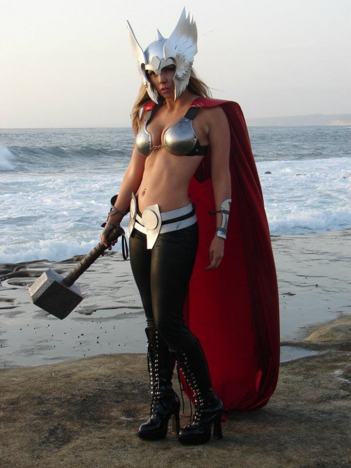 lady-thor-5.jpg (92 KB)