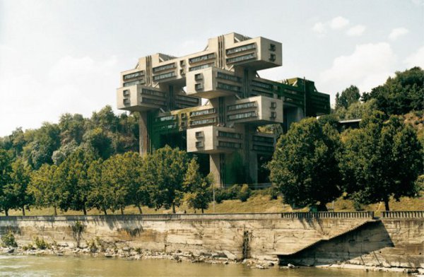 Cosmic-Communist-Constructions-Photographed-by-Frederic-Chaubin-1.jpg (60 KB)