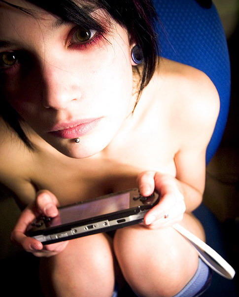 gamegirl.jpg (38 KB)