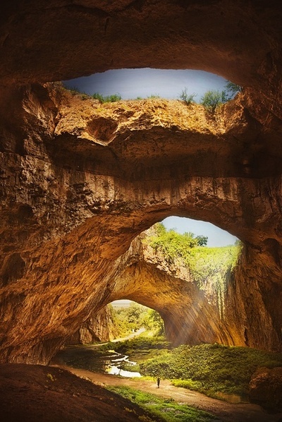 Devetashka-Cave-Bulgaria.jpg (125 KB)
