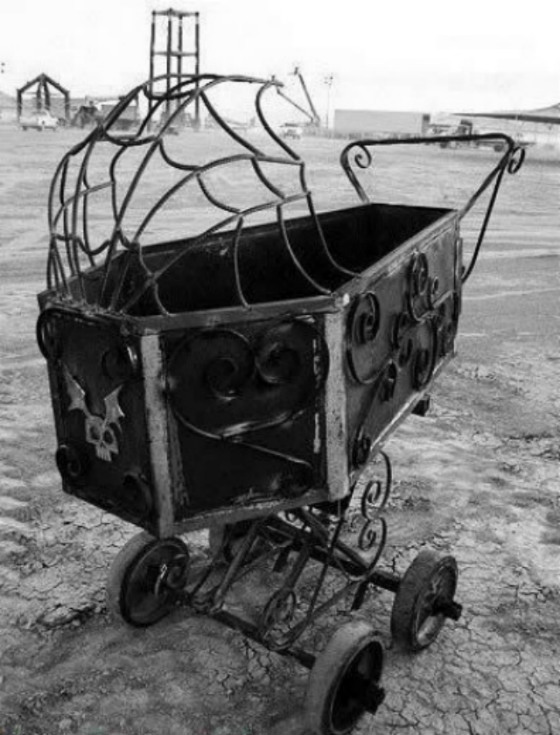 Pram-of-Death-4.jpg (104 KB)