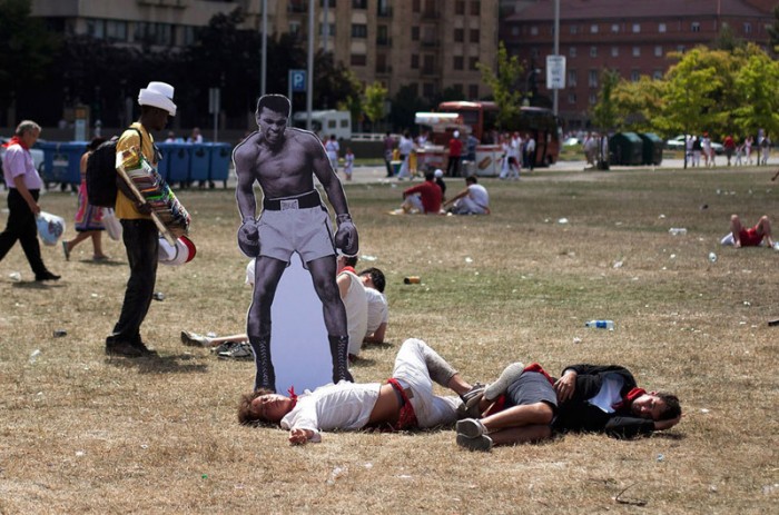 ali-cutout-placed-beside-passed-out-people-in-park.jpg (170 KB)