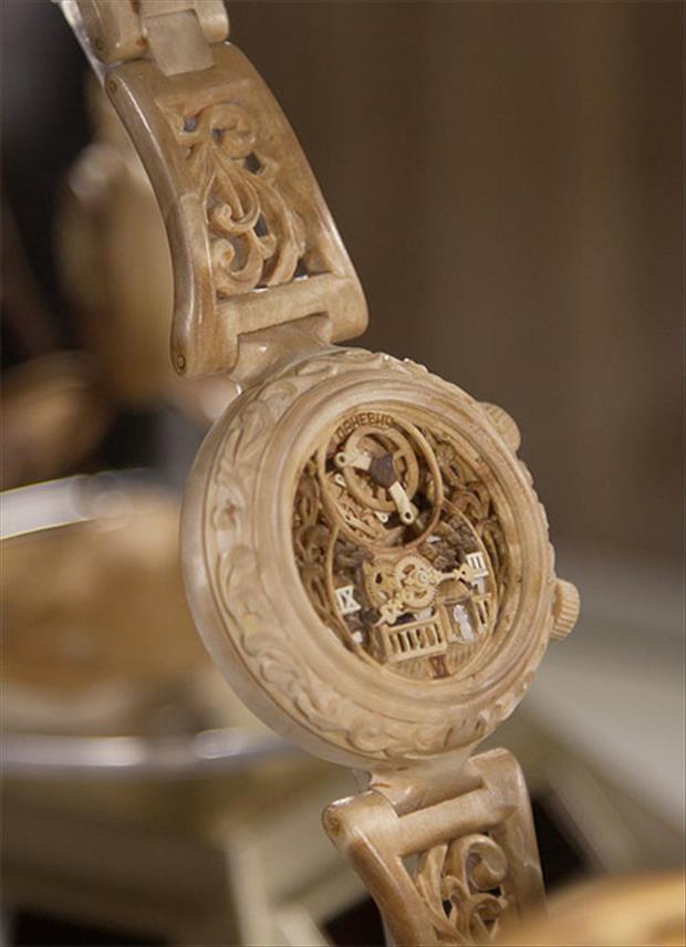 wooden-watch.jpg (47 KB)