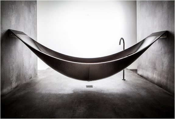 vessel-hammock-bathtub.jpg (130 KB)