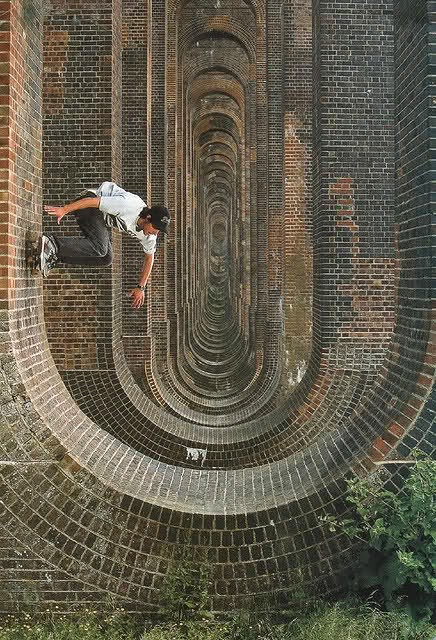 brickthrasher.jpg (121 KB)