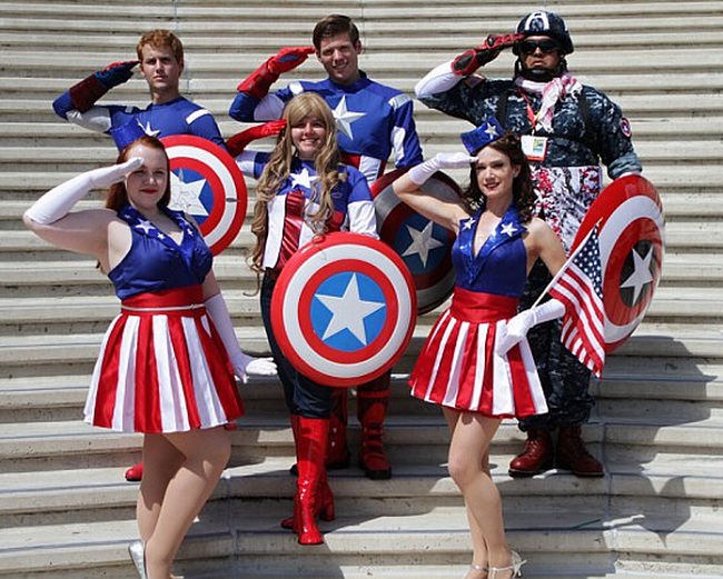 010-cosplay-captainamerica-group-sdcc2012.jpg (162 KB)