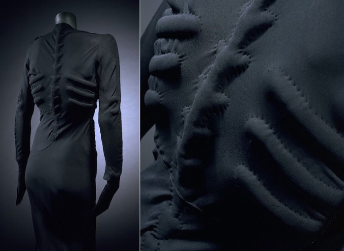 skeletondress.jpg (147 KB)