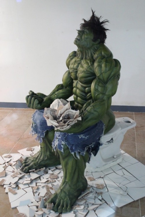 Hulk-on-a-toilet-500x749.jpg (74 KB)