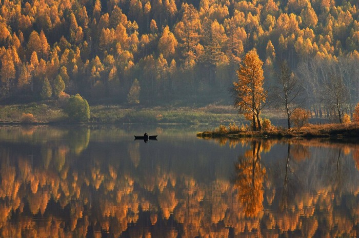 autumn_lake_large.jpg (900 KB)