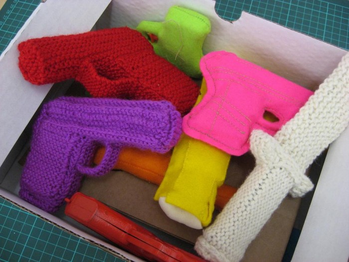 knitted-weapons.JPG (91 KB)