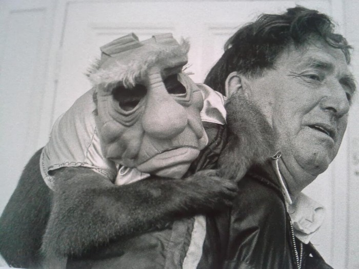 monkeymask.jpg (123 KB)