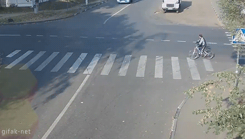 close-call-aa-The-luckiest-man.gif (1 MB)