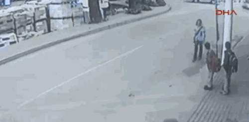 close-call-download-21.gif (1 MB)