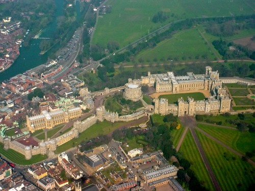 Windsor_Castle_from_the_air.jpg (1 MB)