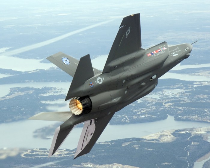 air_f-35_left_wingover_rear_view_lg.jpg (133 KB)