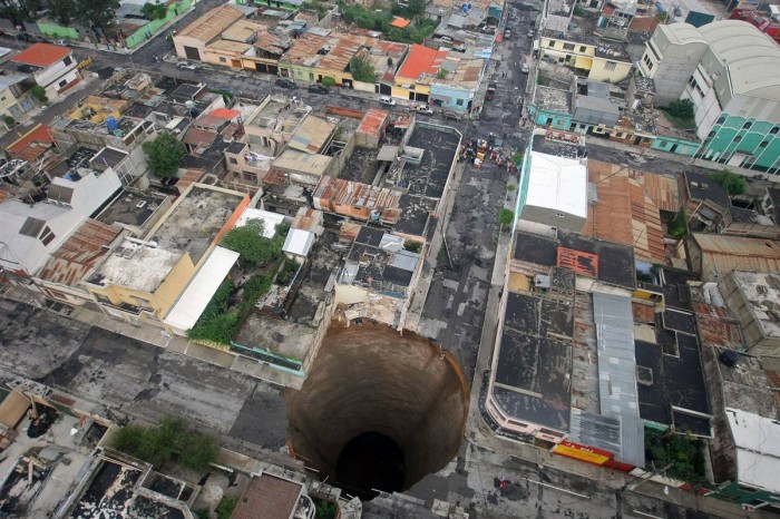 sinkhole.jpg (197 KB)