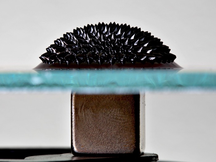 Ferrofluid_Magnet_under_glass_edit.jpg (440 KB)