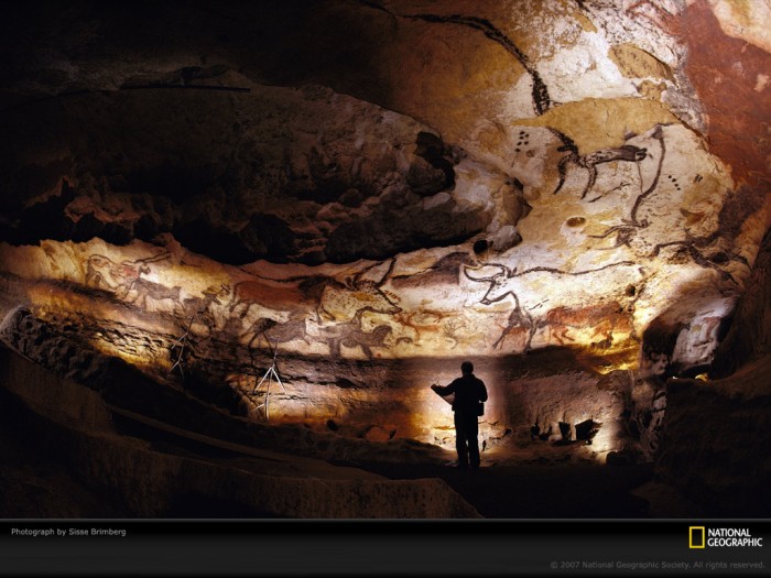 lascaux-cave-walls-438085-lw.jpg (216 KB)
